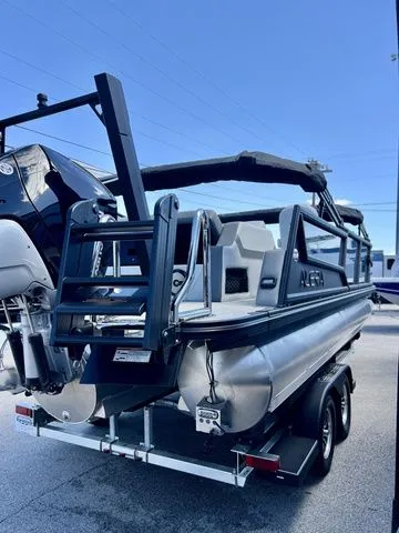 Slide: The Image of Alera M 23L 2026 - 6