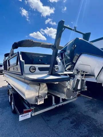 Slide: The Image of Alera M 23L 2026 - 7