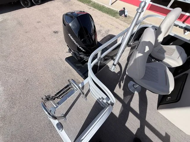 Slide: The Image of Ranger RP223FC 2023 - 33