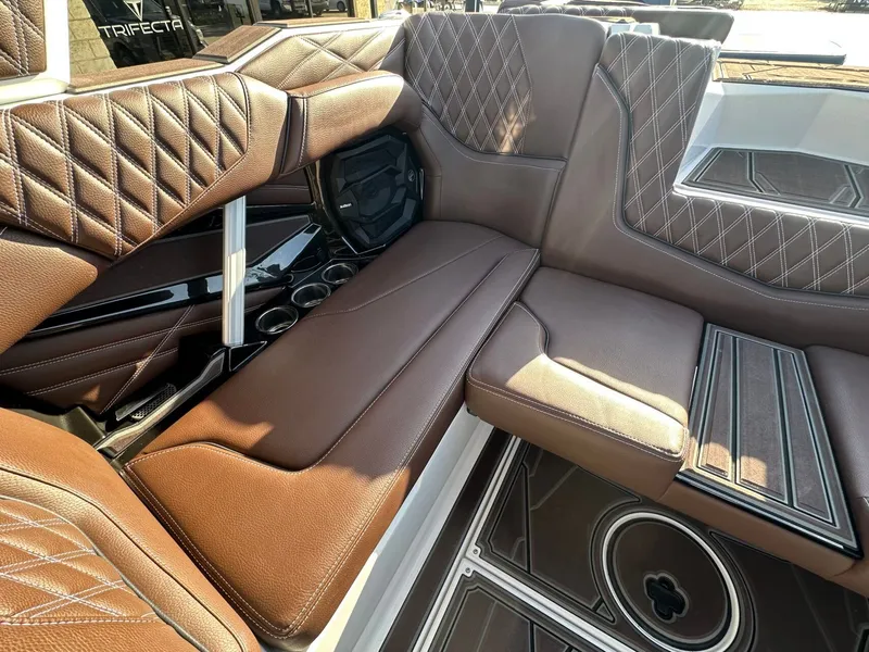 Slide: The Image of Tigé 22RZX 2026 - 10