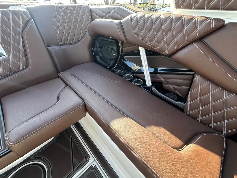 Slide: The Image of Tigé 22RZX 2026 - 12