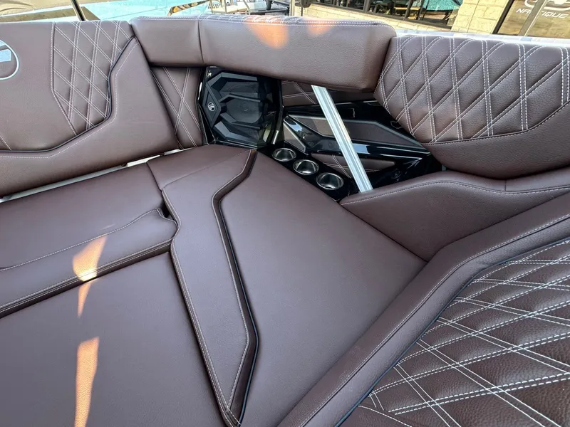 Slide: The Image of Tigé 22RZX 2026 - 18