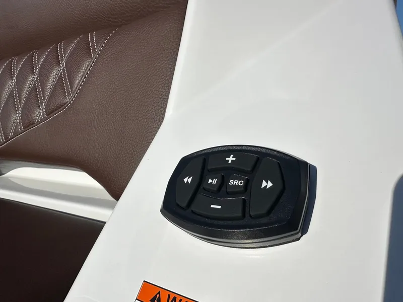 Slide: The Image of Tigé 22RZX 2026 - 33