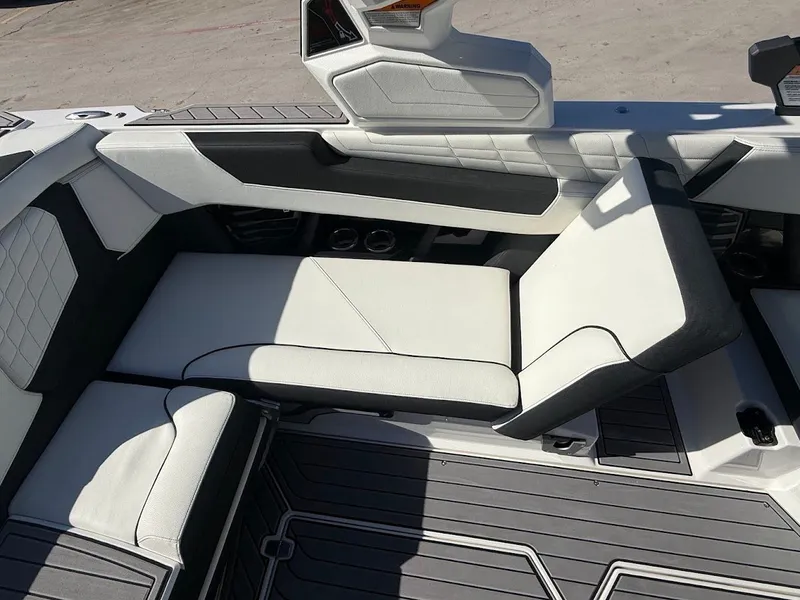 Slide: The Image of Nautique G23 2023 - 17