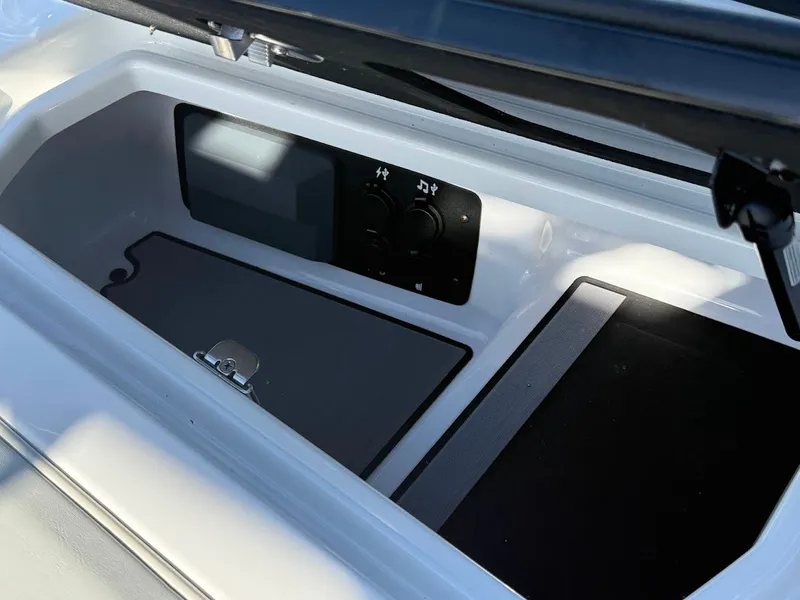 Slide: The Image of Nautique G23 2023 - 24