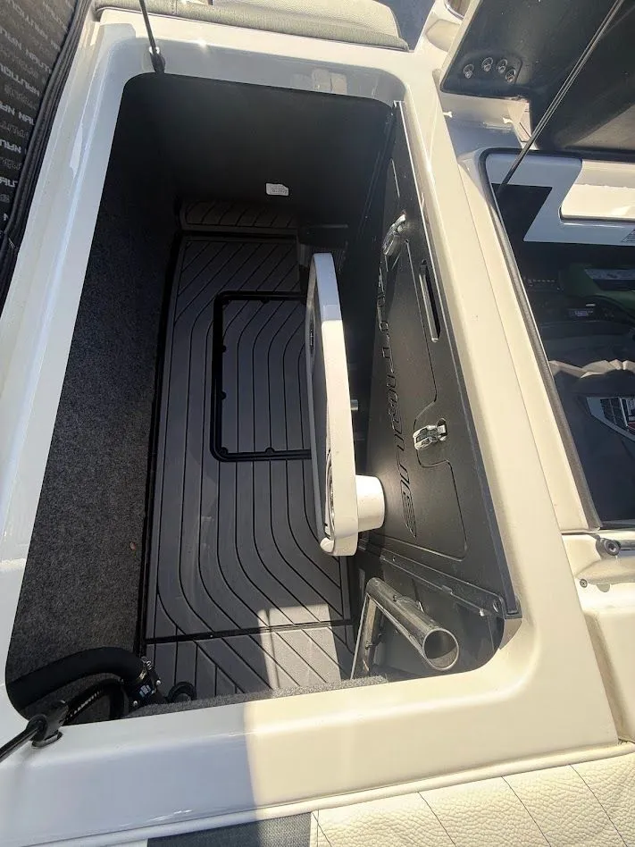 Slide: The Image of Nautique G23 2023 - 35