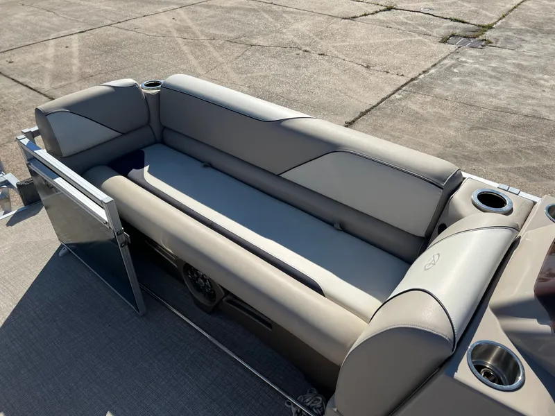 Slide: The Image of Avalon VENTURE 2180 CR 2023 - 11