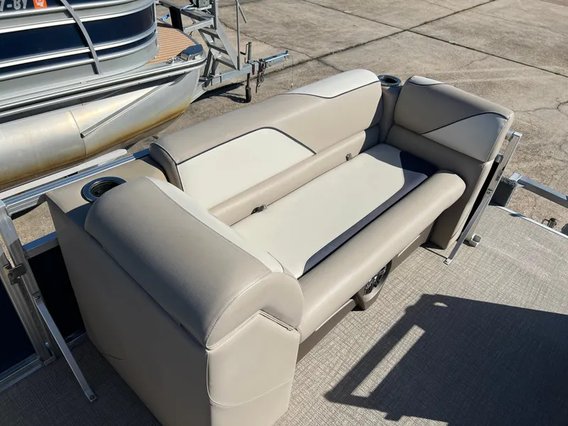 Slide: The Image of Avalon VENTURE 2180 CR 2023 - 12