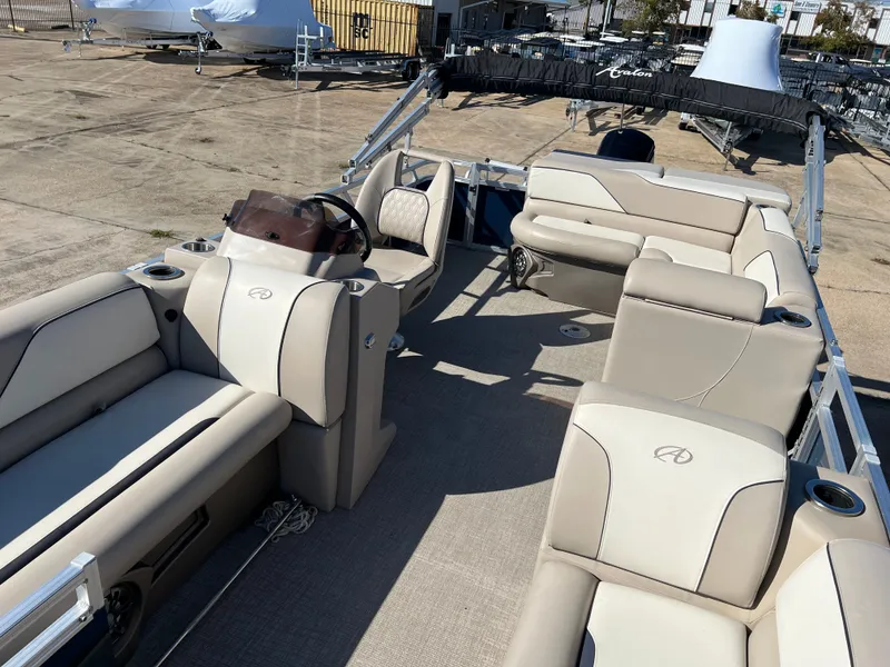 Slide: The Image of Avalon VENTURE 2180 CR 2023 - 13