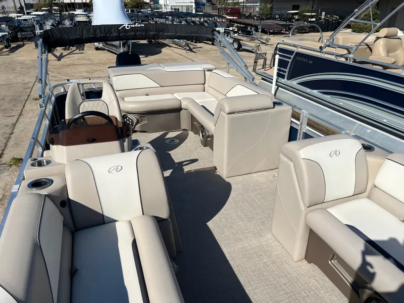 Slide: The Image of Avalon VENTURE 2180 CR 2023 - 14