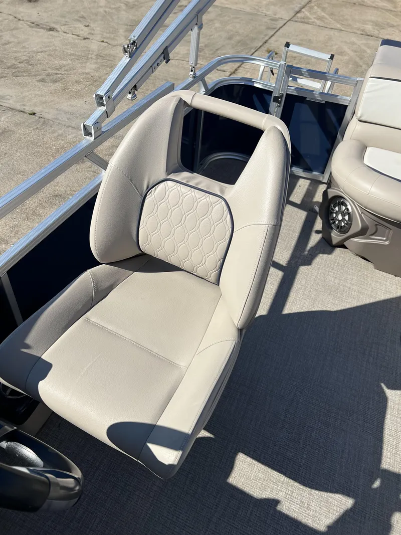 Slide: The Image of Avalon VENTURE 2180 CR 2023 - 15