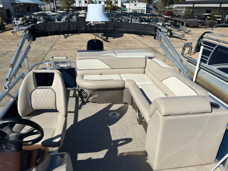 Slide: The Image of Avalon VENTURE 2180 CR 2023 - 7