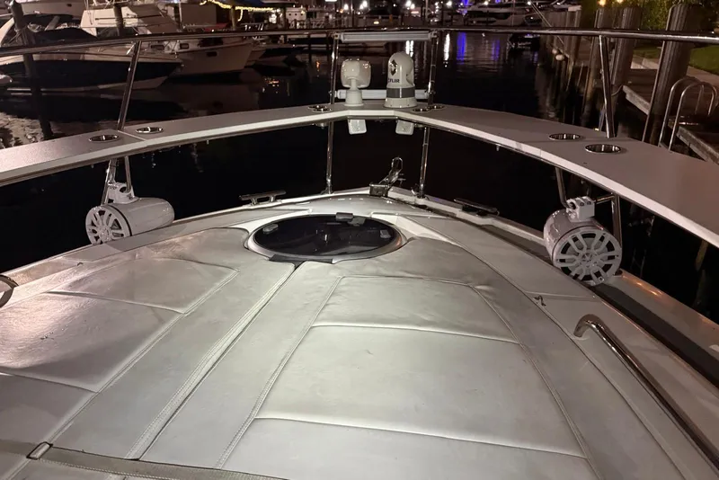 Slide: The Image of 2021 Evolve 400HT boat with mounted white speaker on deck. - 30