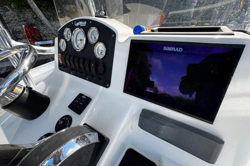 Slide: The Image of Center console of 2018 Mako 204 boat with Simrad display and gauges. - 19