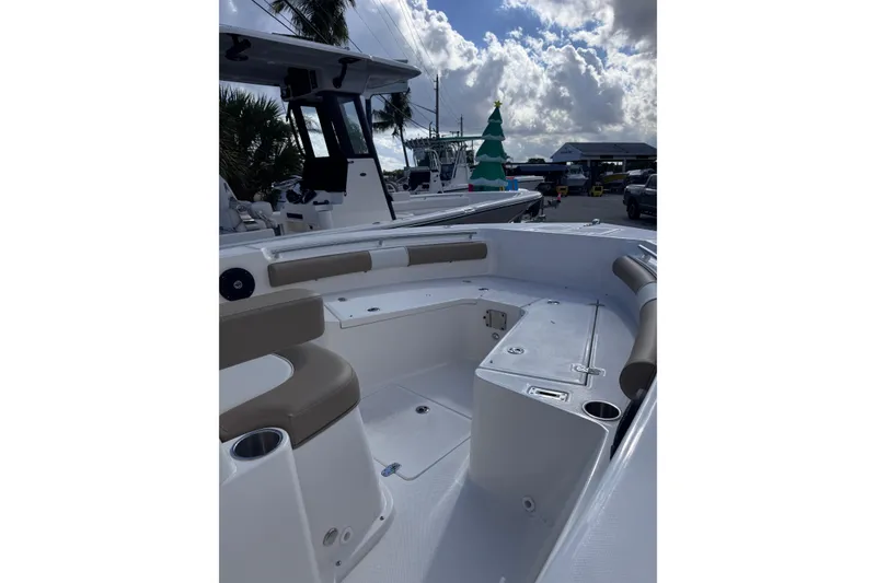 Slide: The Image of 2026 Sea Born LX22 Center Console boat with spacious seating and modern design. - 10