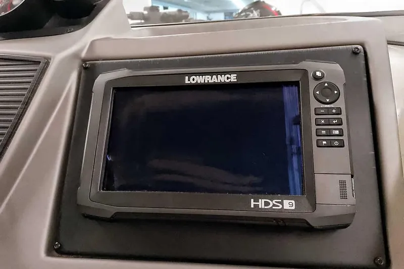 Slide: The Image of Lowrance HDS-9 fishfinder on 2020 Ranger 1850MS Reata boat dashboard. - 40