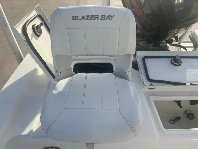 Slide: The Image of Blazer Bay 2200 Fisherman 2009 - 25