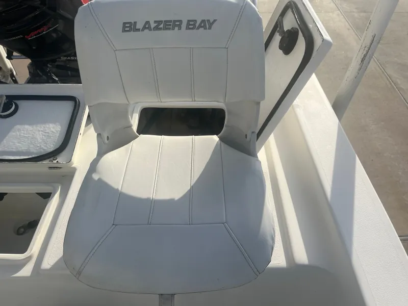 Slide: The Image of Blazer Bay 2200 Fisherman 2009 - 27