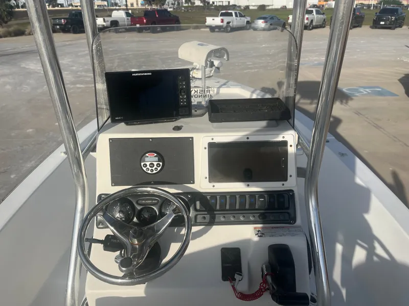 Slide: The Image of Blazer Bay 2200 Fisherman 2009 - 28