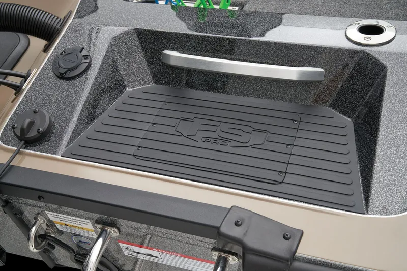 Slide: The Image of Ranger 622FS Pro 2026 - 75