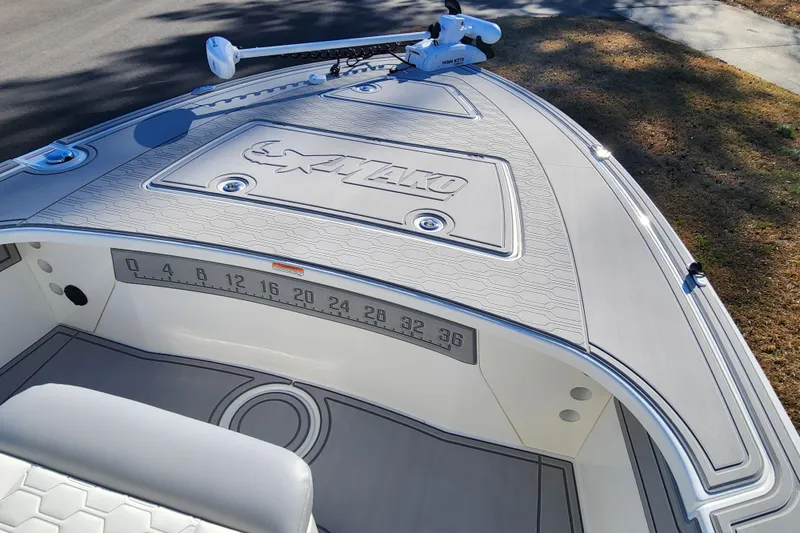 Slide: The Image of 2026 Mako 18 Pro Skiff boat deck with Minn Kota trolling motor. - 9