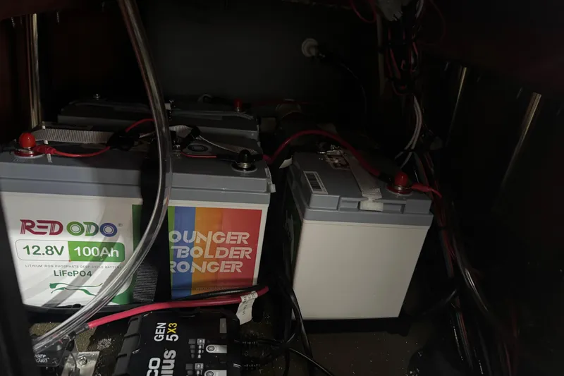 Slide: The Image of Lithium batteries in Avid 20 Rogue CC 2026, featuring Redodo 12.8V 100Ah LiFePO4. - 25