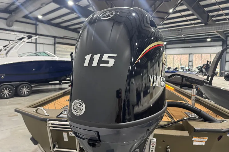 Slide: The Image of Yamaha 115 outboard motor on Avid 20 Rogue CC boat, 2026 model, in showroom. - 28