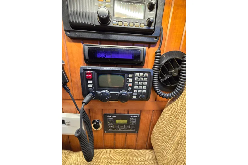 Slide: The Image of 1986 Hans Christian 38T yacht radio and navigation equipment panel. - 31