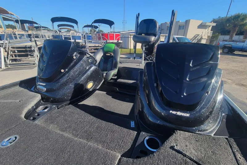 Slide: The Image of 2018 Nitro Z18 boat with dual consoles and seating, displayed outdoors. - 12