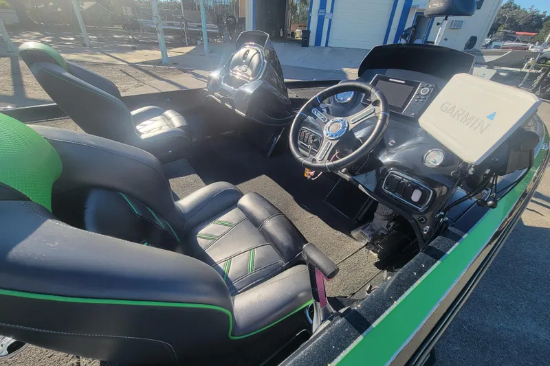 Slide: The Image of Interior of a 2018 Nitro Z18 boat with Garmin navigation system. - 16