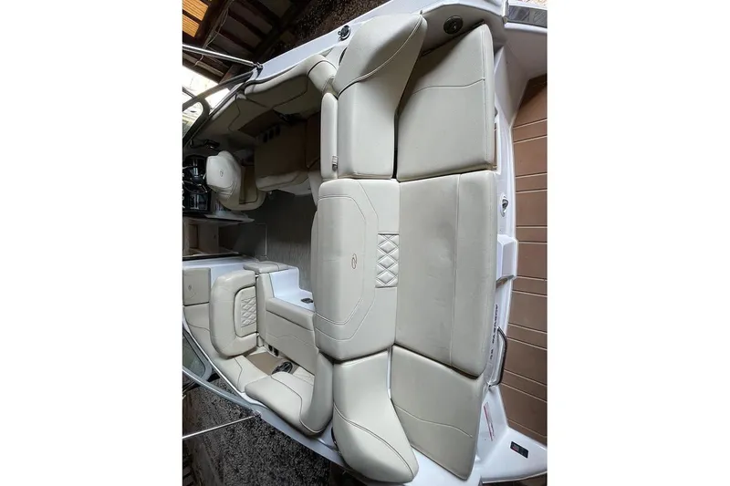 Slide: The Image of 2019 Regal 22 FasDeck boat with visible hull identification number plate. - 14