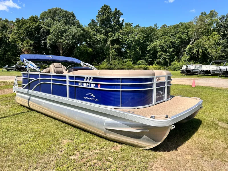 The Image of Bennington S SERIES 22 SCWX PONTOON 2021 - 1
