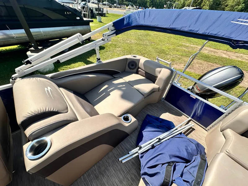 Slide: The Image of Bennington S SERIES 22 SCWX PONTOON 2021 - 9