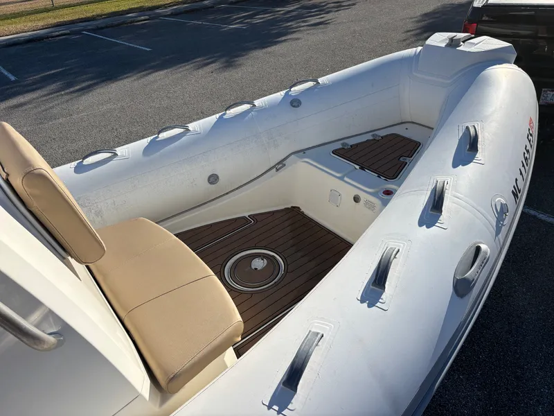 Slide: The Image of Brig Navigator 610 2019 - 11