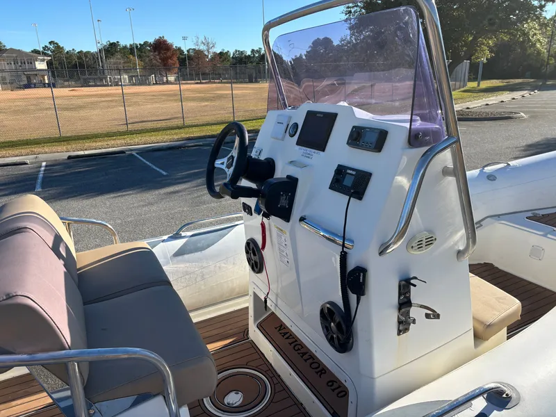 Slide: The Image of Brig Navigator 610 2019 - 13