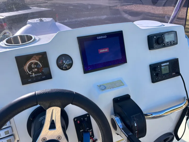 Slide: The Image of Brig Navigator 610 2019 - 15