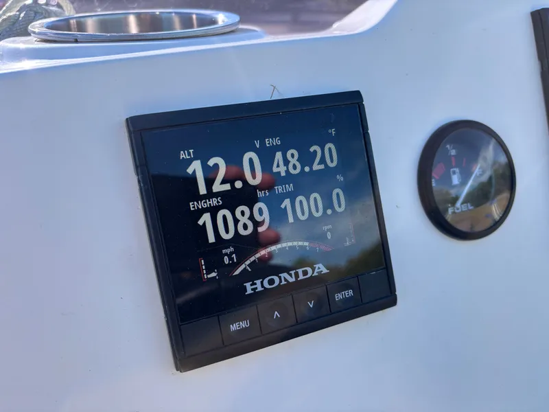 Slide: The Image of Brig Navigator 610 2019 - 16