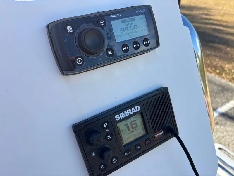 Slide: The Image of Brig Navigator 610 2019 - 19