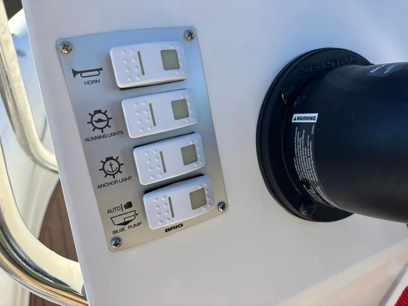 Slide: The Image of Brig Navigator 610 2019 - 21