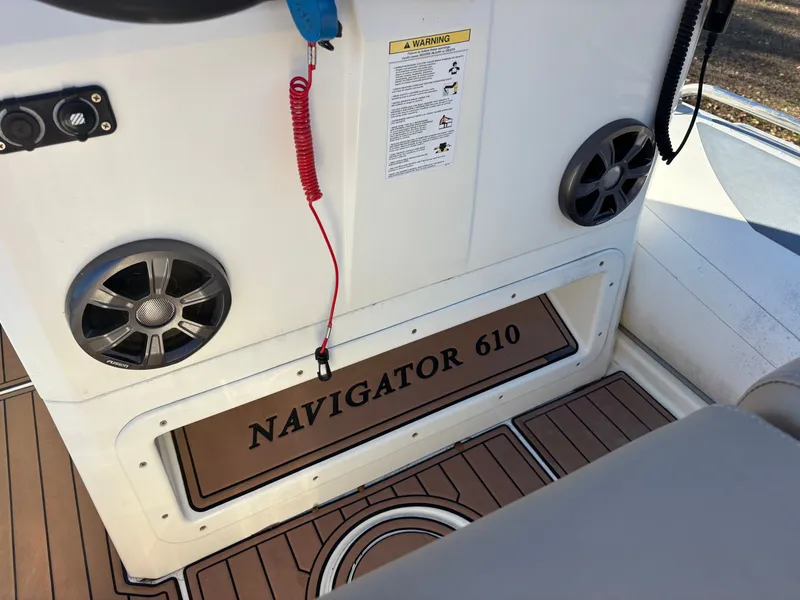 Slide: The Image of Brig Navigator 610 2019 - 22