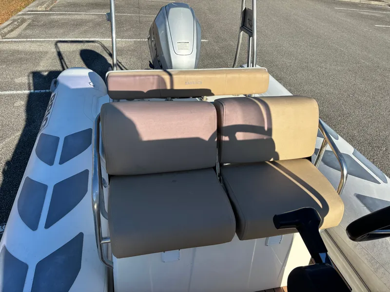 Slide: The Image of Brig Navigator 610 2019 - 24