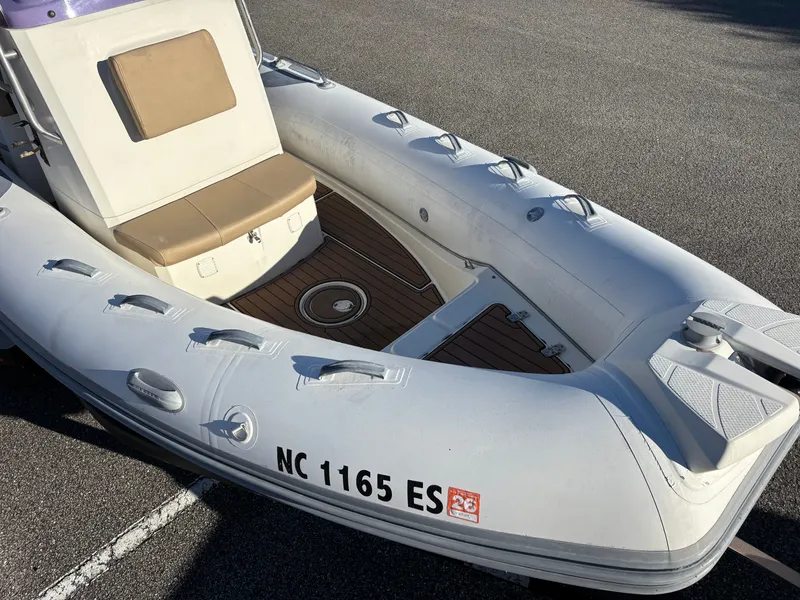 Slide: The Image of Brig Navigator 610 2019 - 8