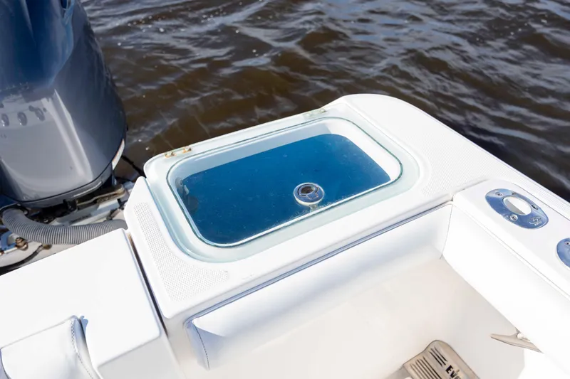 Slide: The Image of Livewell on 2015 Everglades 255 Center Console boat, near outboard motor, on water. - 12