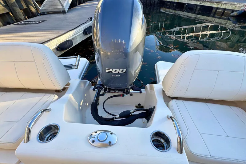 Slide: The Image of 2018 Grady-White Fisherman 216 boat with Yamaha 200 engine at dock. - 21