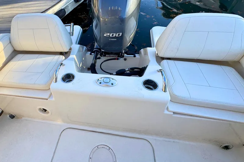 Slide: The Image of 2018 Grady-White Fisherman 216 boat with Yamaha 200 engine and cushioned seating. - 8