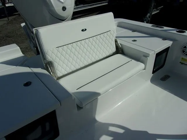 Slide: The Image of Sportsman Masters 247OE Bay Boat 2026 - 13