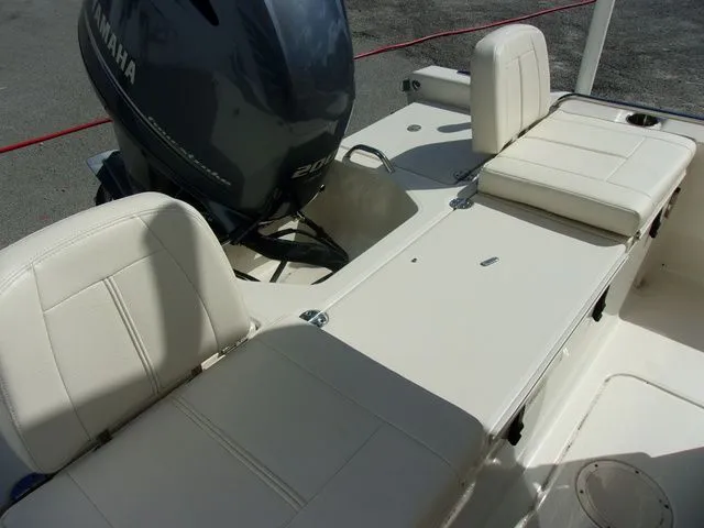 Slide: The Image of Grady-White 191 CE 2016 - 10