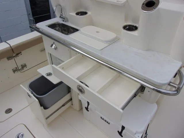 Slide: The Image of Scout 260 LXF 2025 - 13