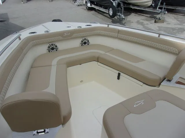 Slide: The Image of Scout 260 LXF 2025 - 3