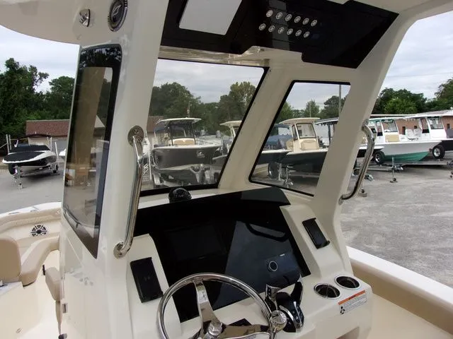 Slide: The Image of Scout 260 LXF 2025 - 7